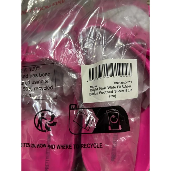 New without box PrettyLittleThing Pink Double Buckle Rubber Pink Sliders size 7 - Picture 6 of 6